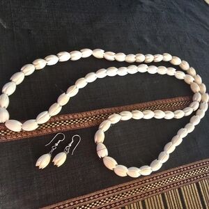 Unique Vintage Hawaiian Beachy Pikake Floral Beaded Bone/Ivory Look Necklace Set